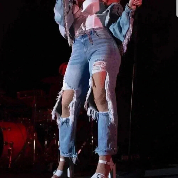 Blown Out Knee Distressed Denim Jeans - Picture 3 of 4